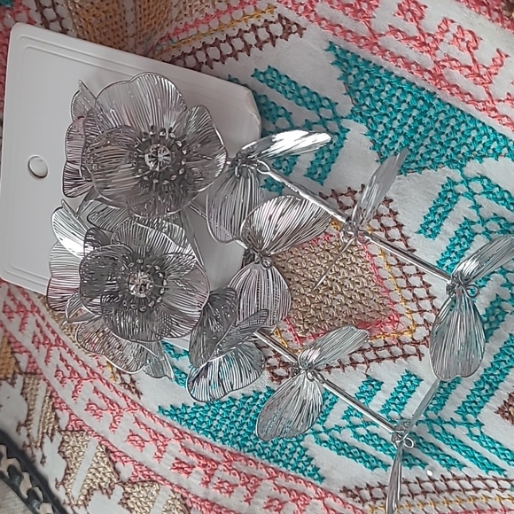 Flower Rhinestone Earrings - Picture 7 of 8